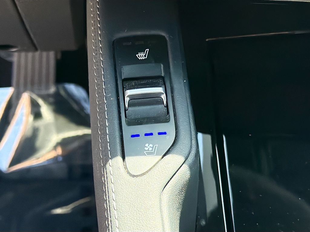 Used 2023 Green Kia EX X-Line image 21