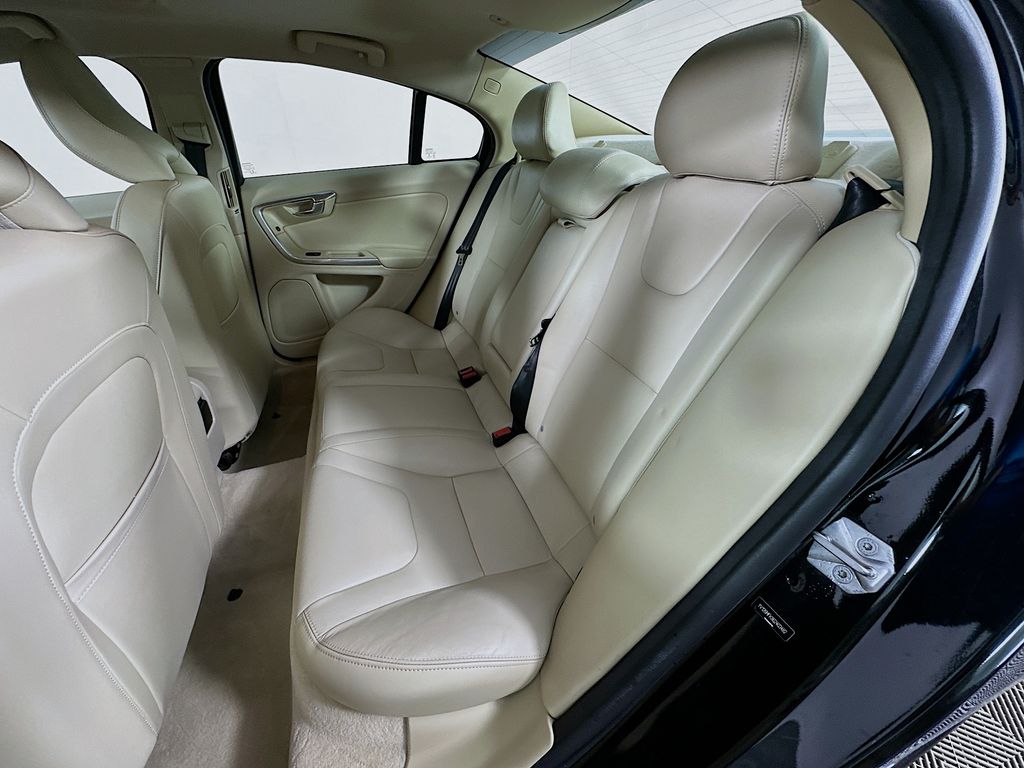 Thumbnail: 2016 Volvo S60 - 24