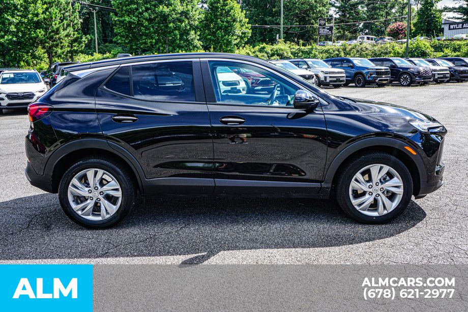 Used 2025 Black Buick Preferred image 9