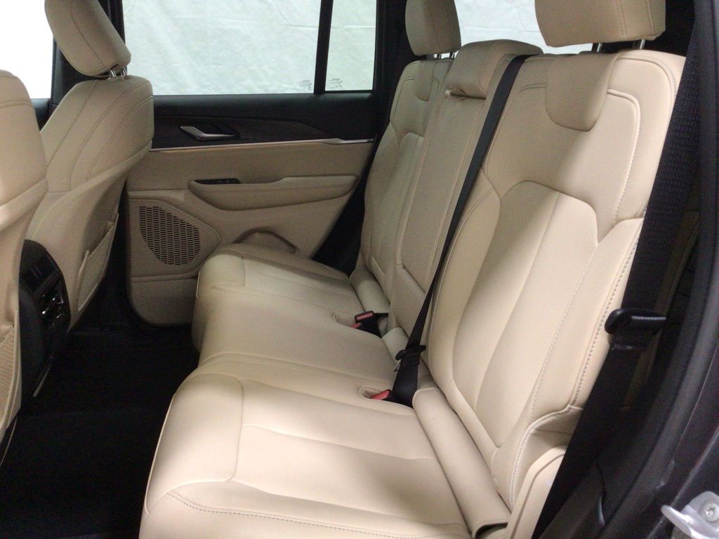 Used 2025 Jeep Grand Cherokee SUV