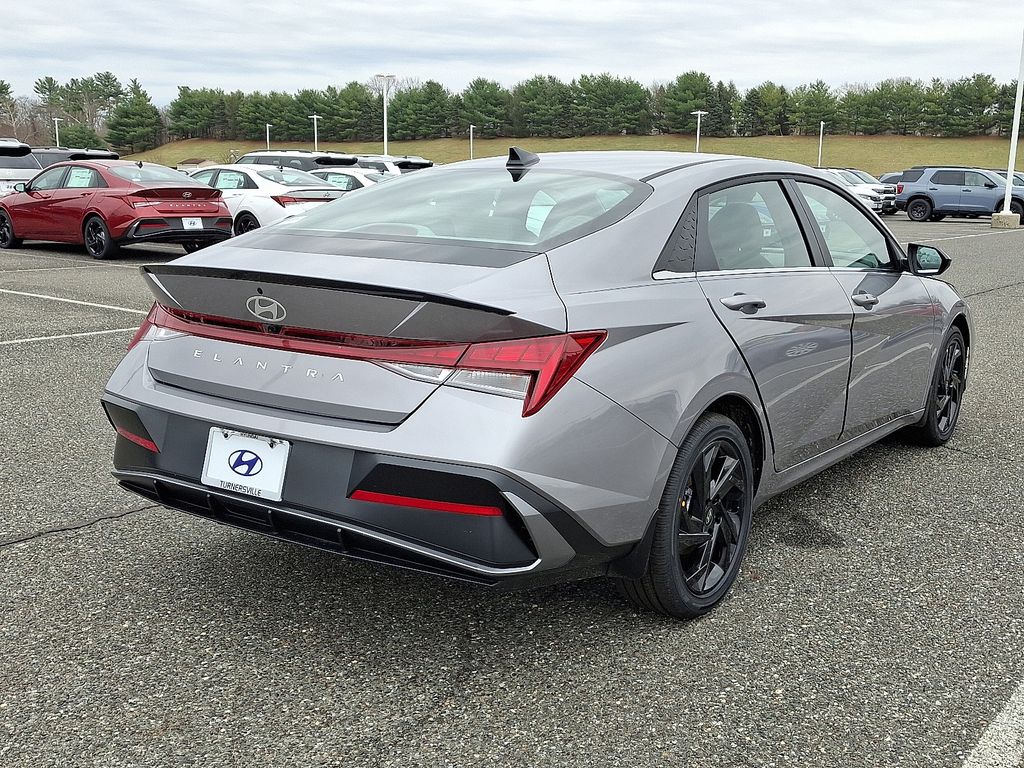 Thumbnail: 2026 Hyundai Elantra - 4