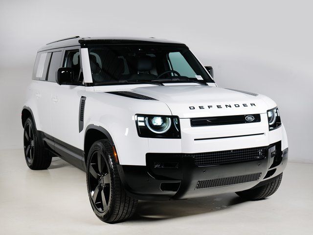 New 2026 White Land Rover X-Dynamic SE image 10