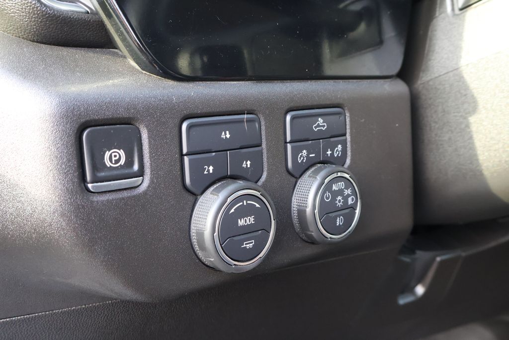 Thumbnail: 2025 Chevrolet Silverado 2500 - 18