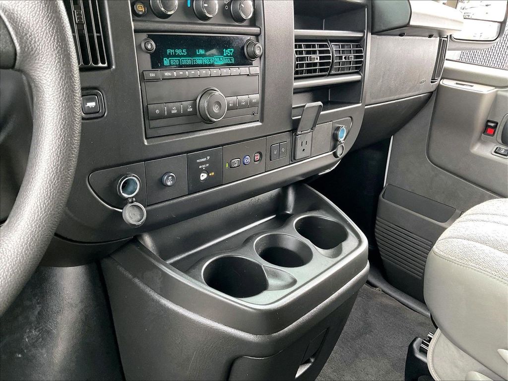 2025 Chevrolet Express 3500 — photo 20