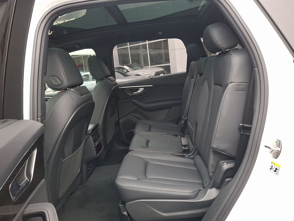 Thumbnail: 2026 Audi Q7 - 7