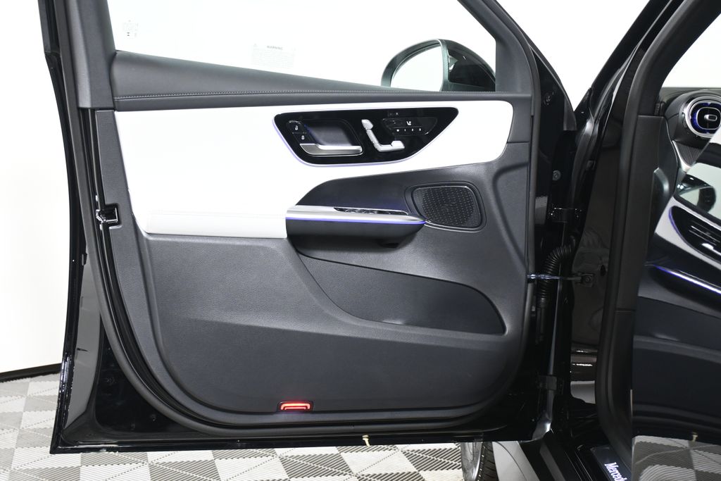 2025 Mercedes-Benz GLC 300 22