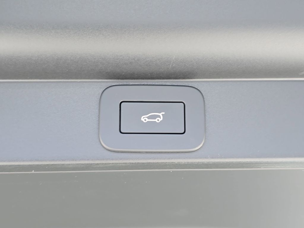 New 2026 White Land Rover SE image 13