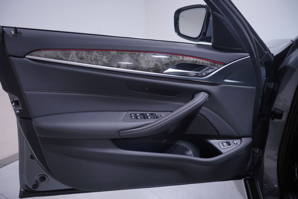 Thumbnail: 2023 BMW 5 Series - 16