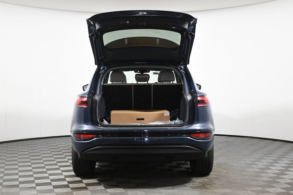Thumbnail: 2025 Audi Q6 e-tron - 27