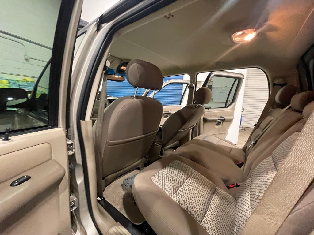 2004 Ford Explorer Sport Trac XLT - Photo 19