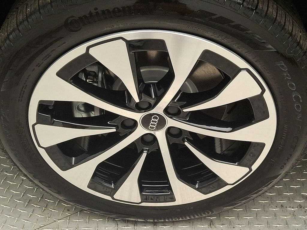 Thumbnail: 2026 Audi Q3 - 5