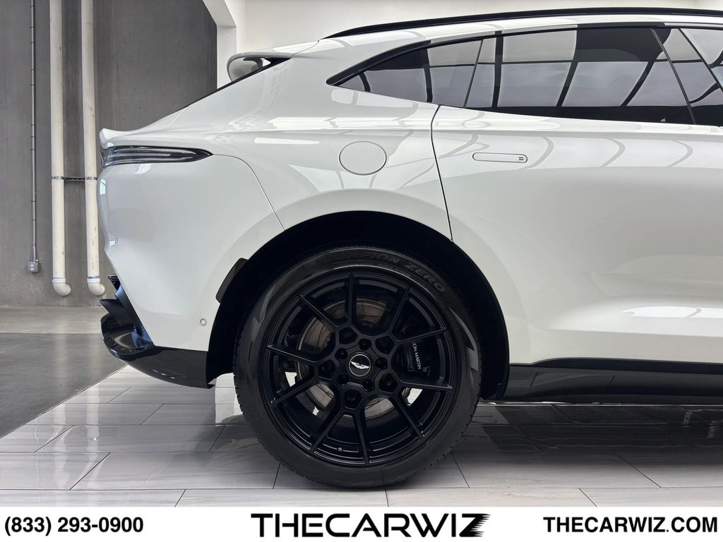 2021 Aston Martin DBX