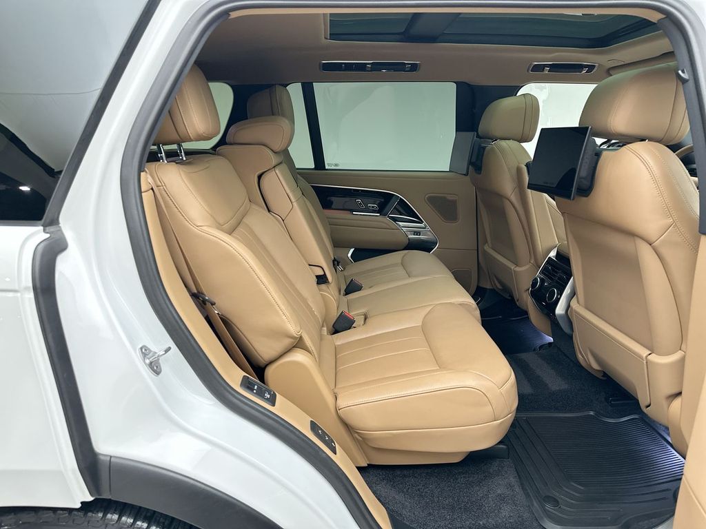Thumbnail: 2023 Land Rover Range Rover - 19