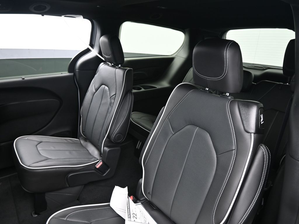 New 2026 Bright White Clearcoat Chrysler Limited image 28