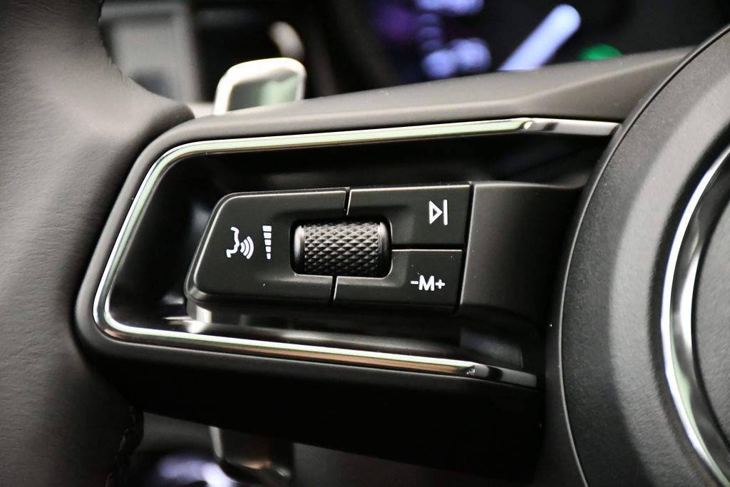 Thumbnail: 2026 Porsche Macan - 28