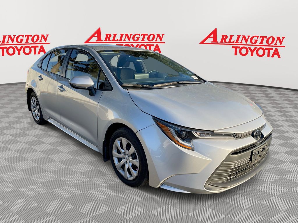 2025 Toyota Corolla LE's photo