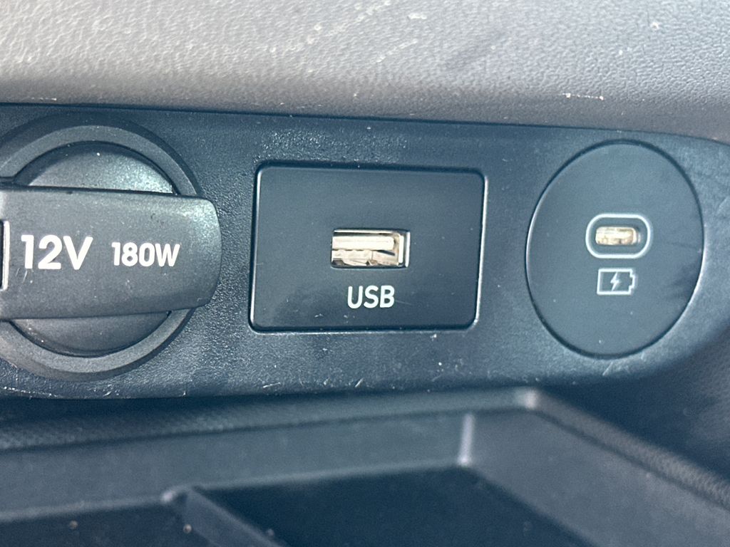 Used 2025 White Hyundai SEL Sport image 31