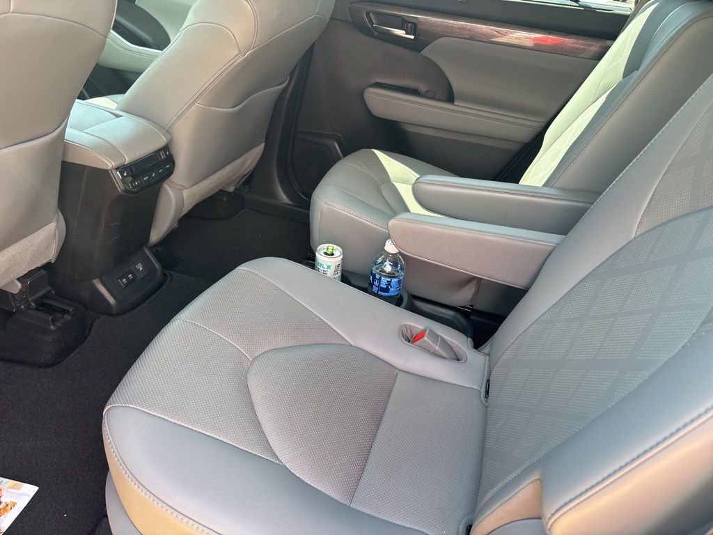 Thumbnail: 2021 Toyota Highlander - 10