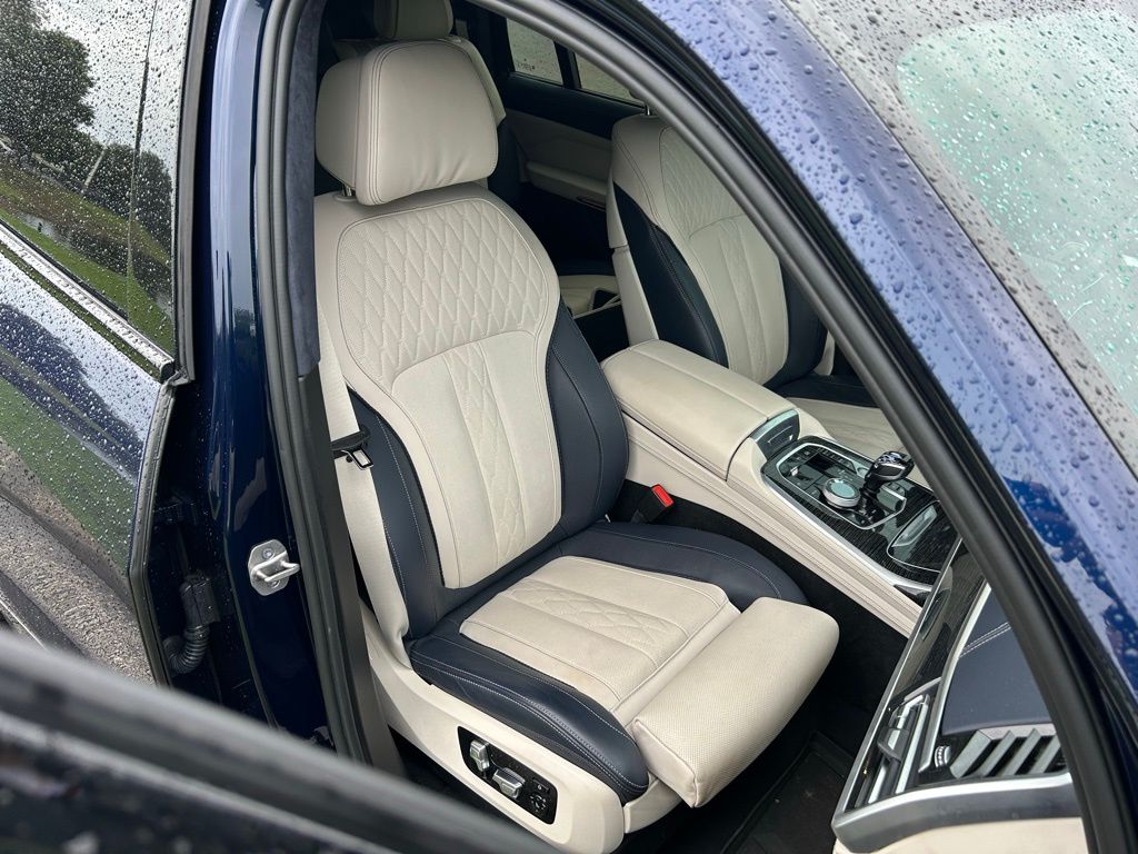 2022 BMW X7 M50i 16