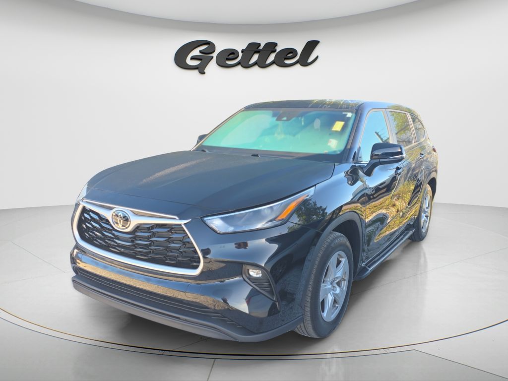 Midnight Black Metallic 2023 Toyota Highlander LE FWD SUV / Crossover Front-Wheel Drive 8-Speed Automatic