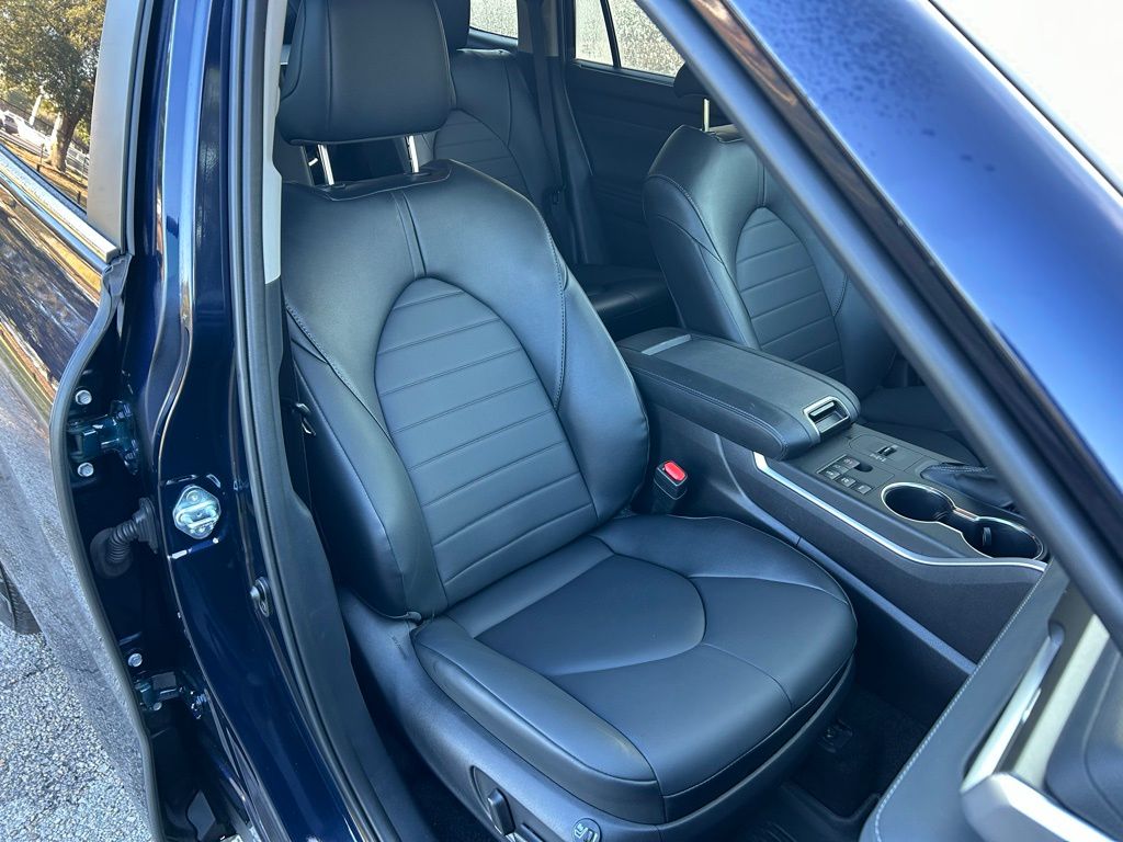 Thumbnail: 2025 Toyota Highlander - 15