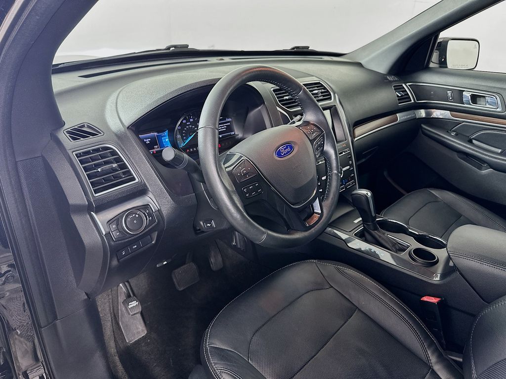 Thumbnail: 2017 Ford Explorer - 9