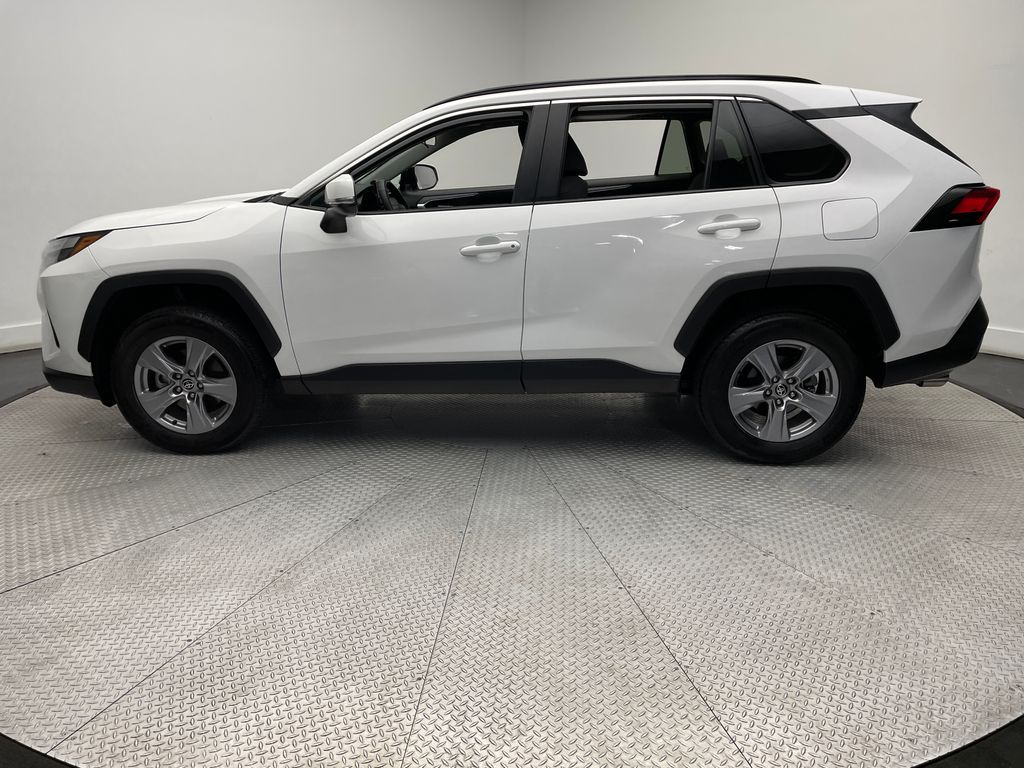 2022 Toyota RAV4 XLE 8