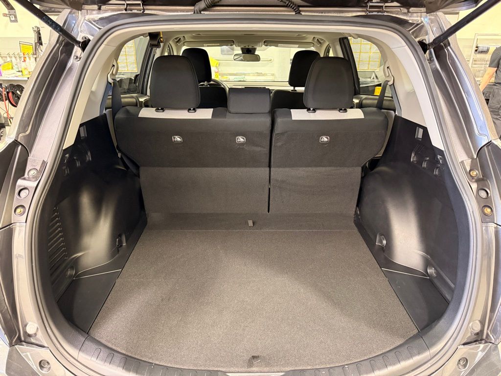 Thumbnail: 2018 Toyota RAV4 - 23