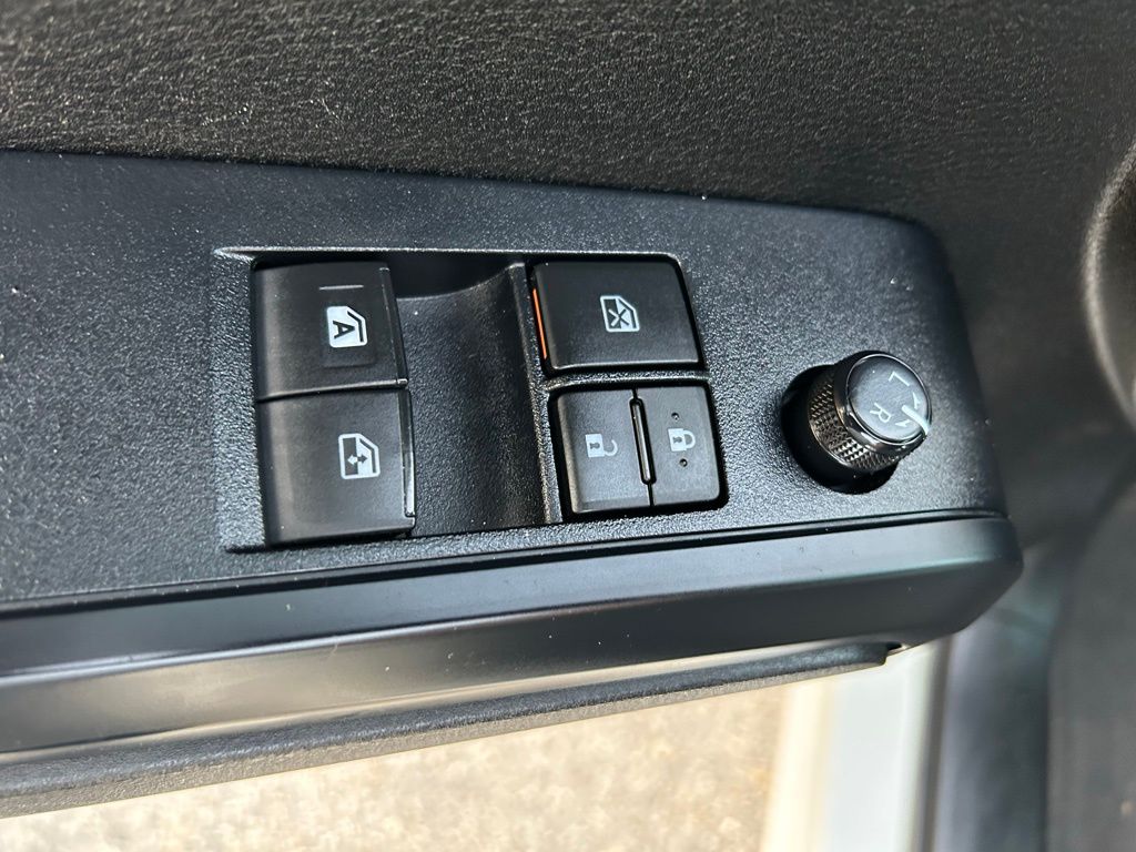 Thumbnail: 2021 Toyota Tacoma - 16