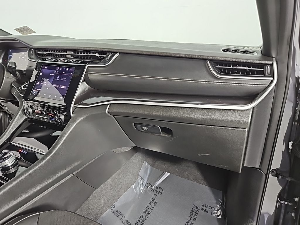 Thumbnail: 2022 Jeep Grand Cherokee - 14