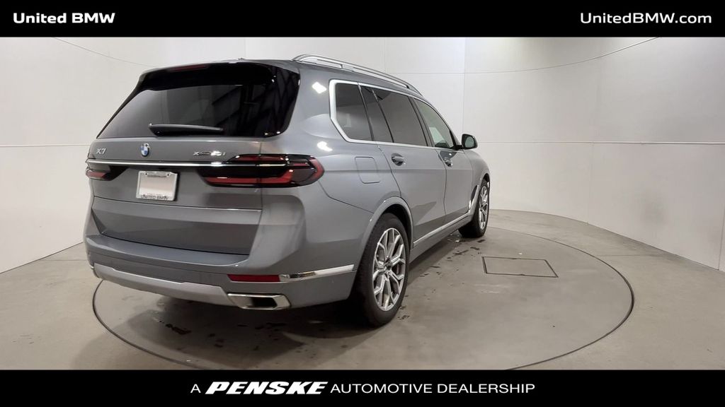 2025 BMW X7 xDrive40i 8