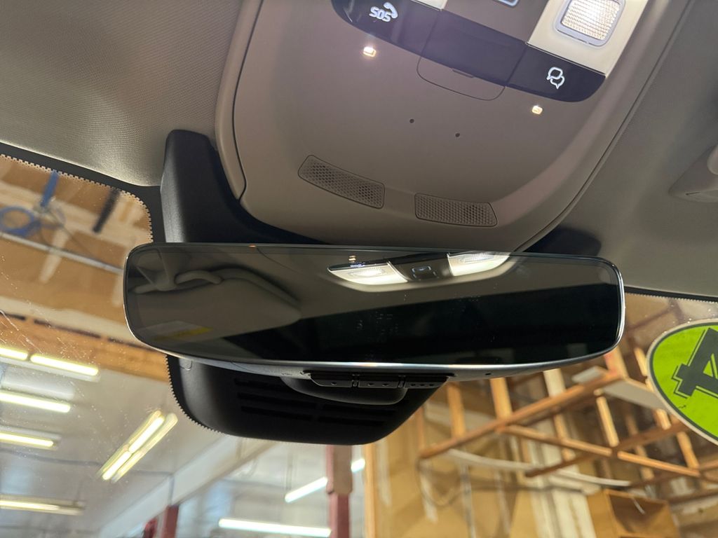 2024 Volvo XC90 B6 Plus Bright Theme photo