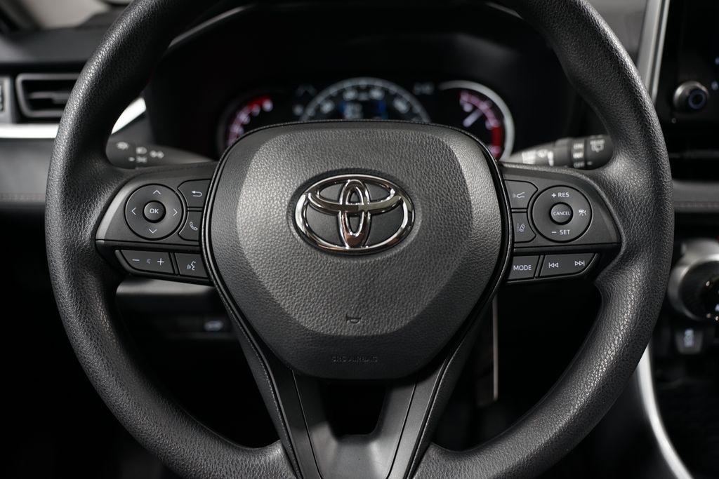 2025 Toyota RAV4 XLE 12