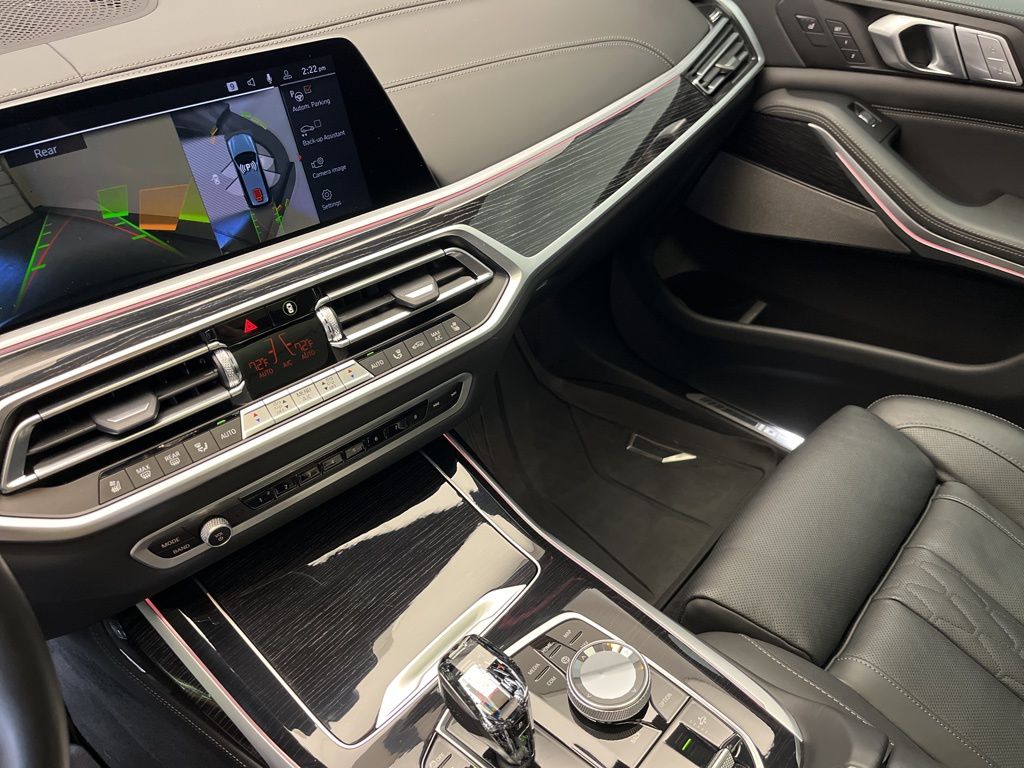 Thumbnail: 2022 BMW X7 - 22