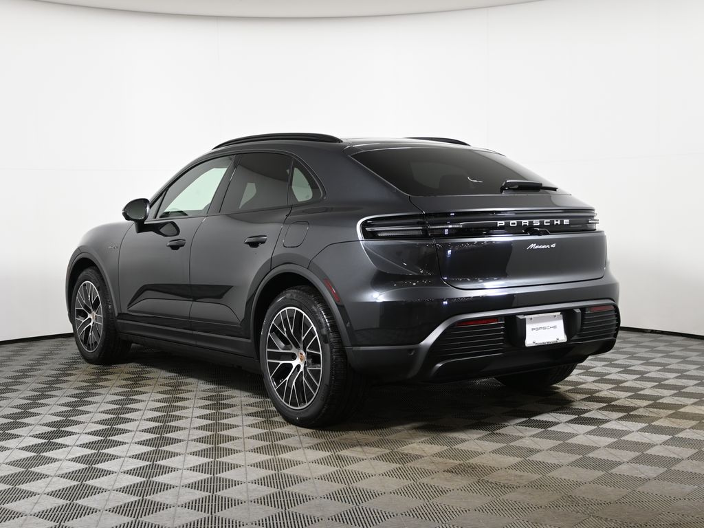 Thumbnail: 2026 Porsche Macan - 3