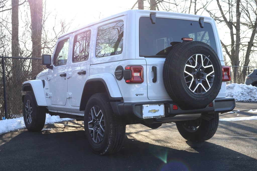 2024 Jeep Wrangler Sahara 5