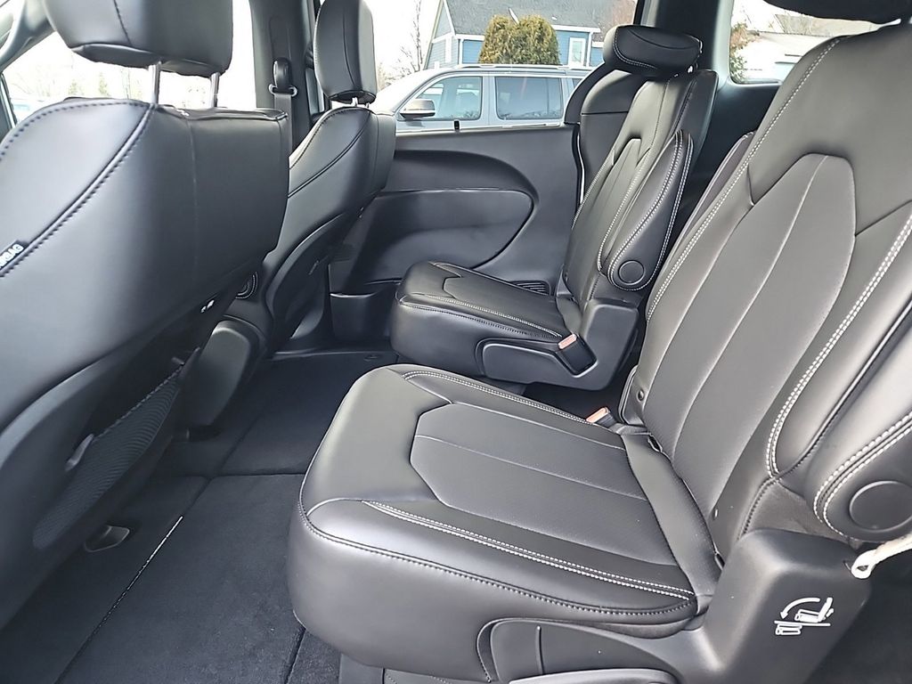 2025 Chrysler Pacifica  photo