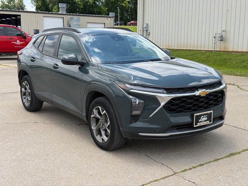 2025 Chevrolet Trax LT FWD