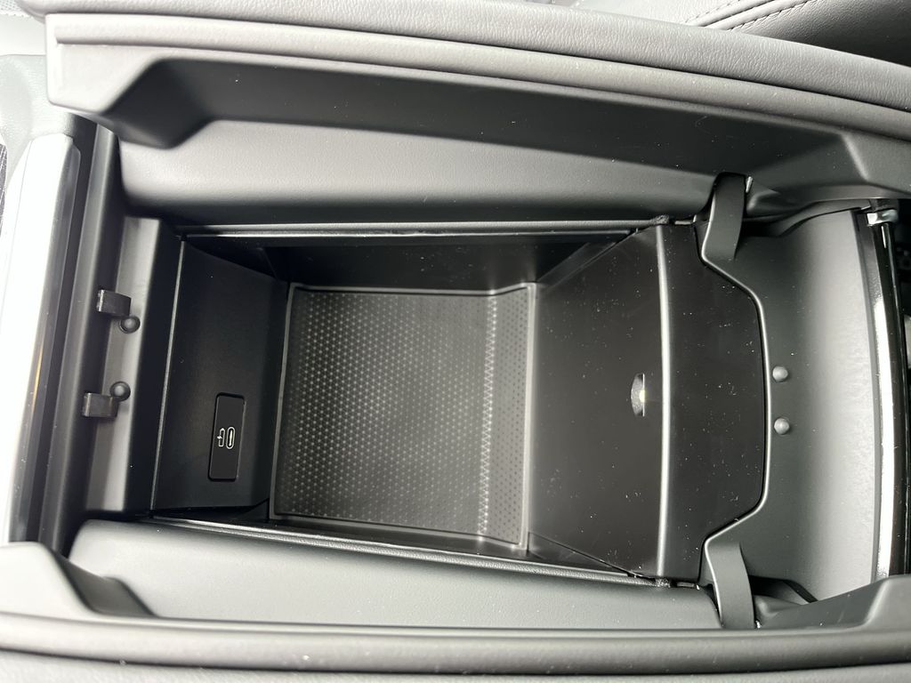 Thumbnail: 2026 BMW X7 - 21