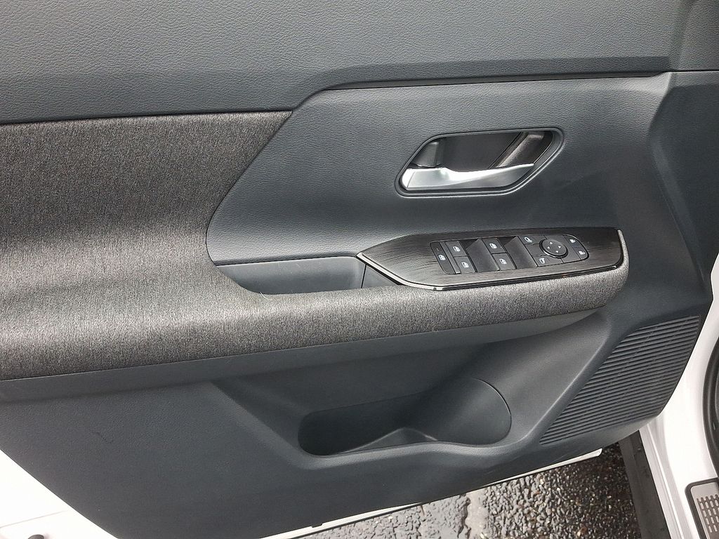 Thumbnail: 2025 Nissan Kicks - 13