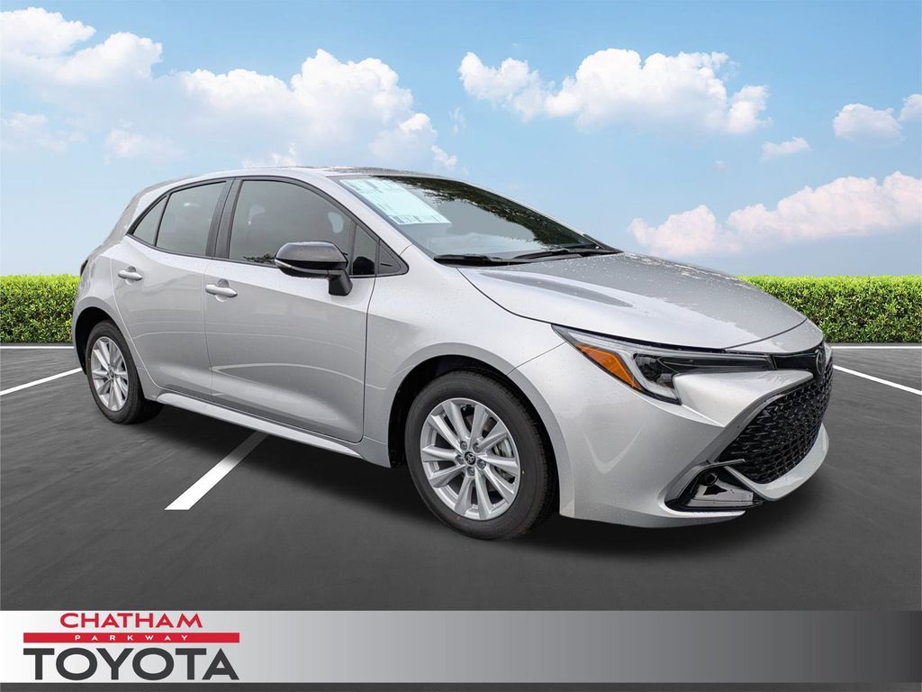 2026 Toyota Corolla Hatchback SE's photo