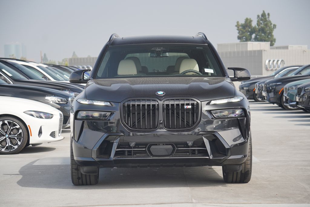 2025 BMW X7 M60i 2