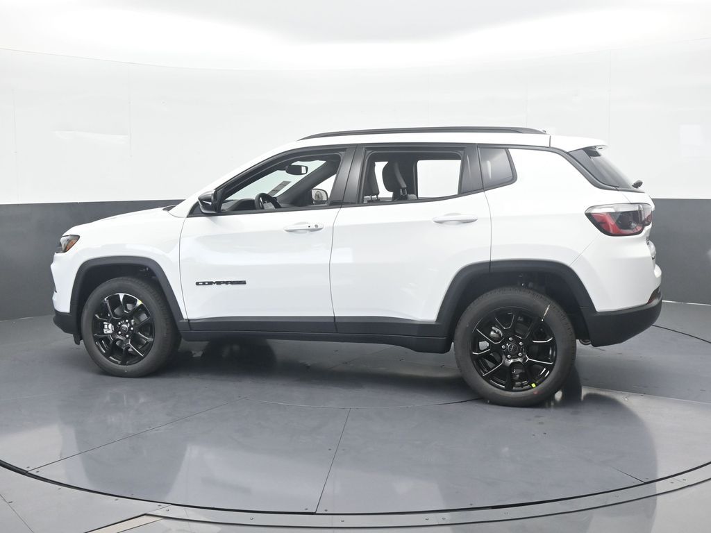 New 2026 bright white clearcoat Jeep Latitude image 3