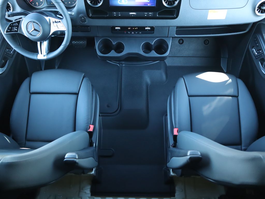 Thumbnail: 2025 Mercedes-Benz Sprinter - 18