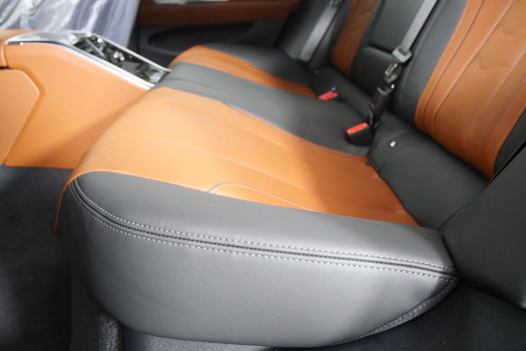 Thumbnail: 2026 BMW 8 Series - 16