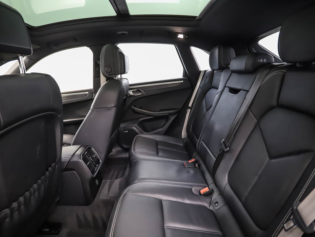 Thumbnail: 2023 Porsche Macan - 21