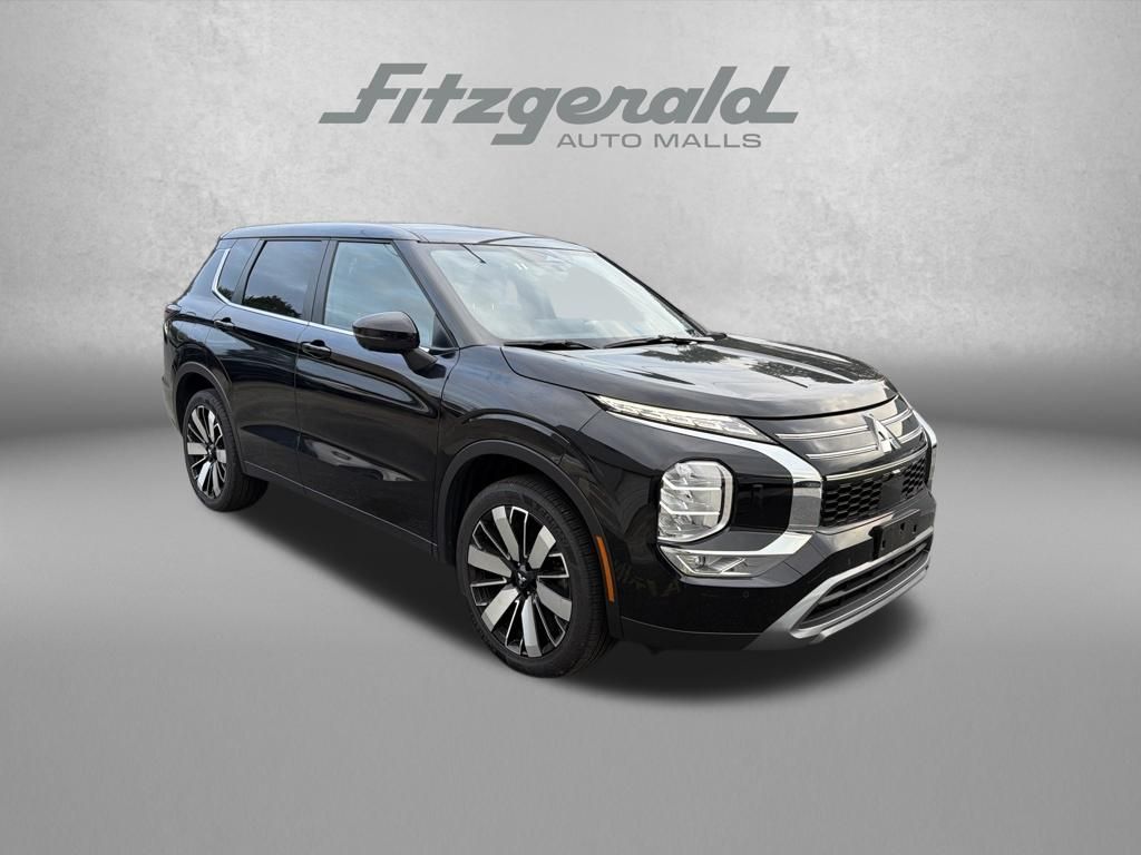 Graphite Gray Metallic/Black Roof 2025 Mitsubishi Outlander SUV / Crossover Front-Wheel Drive Continuously Variable Transmission