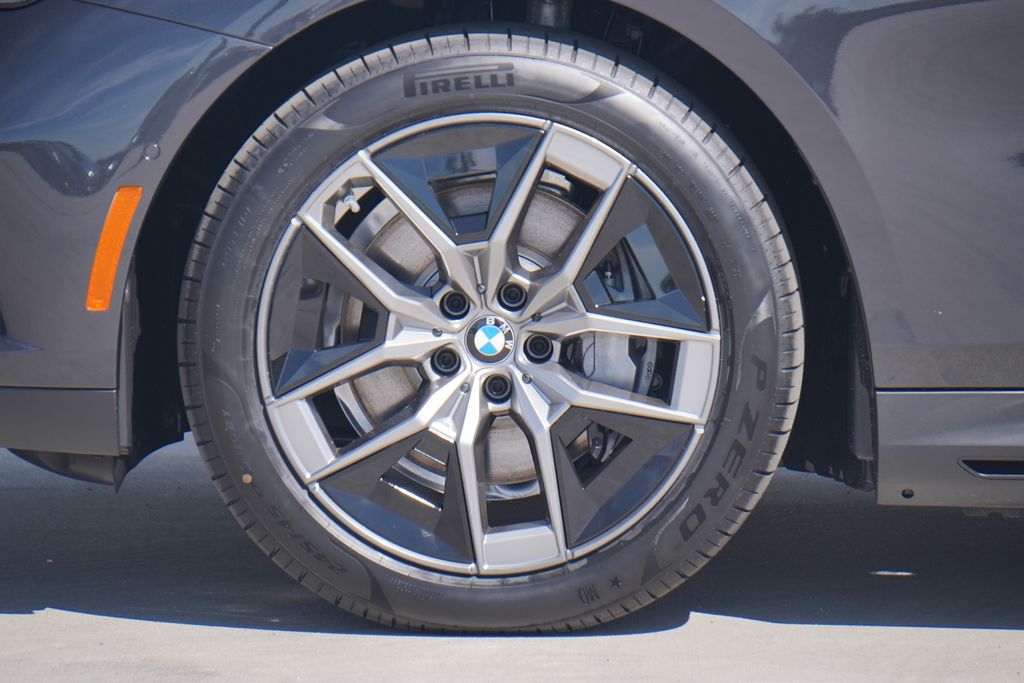 Thumbnail: 2026 BMW i5 - 5