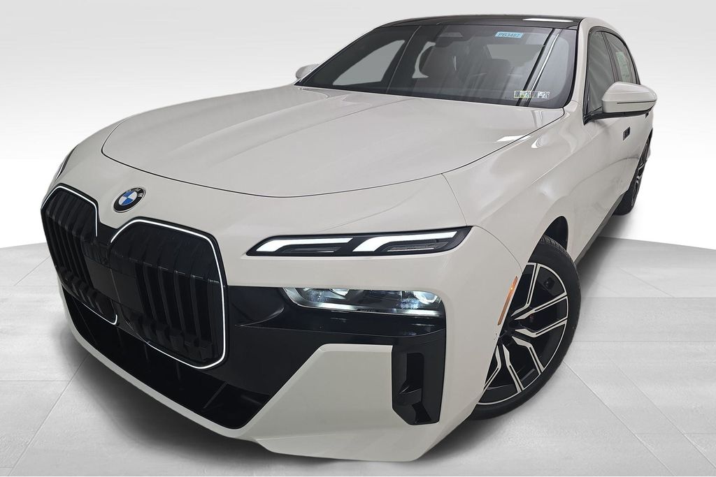 2025 BMW 7 Series 740i's photo