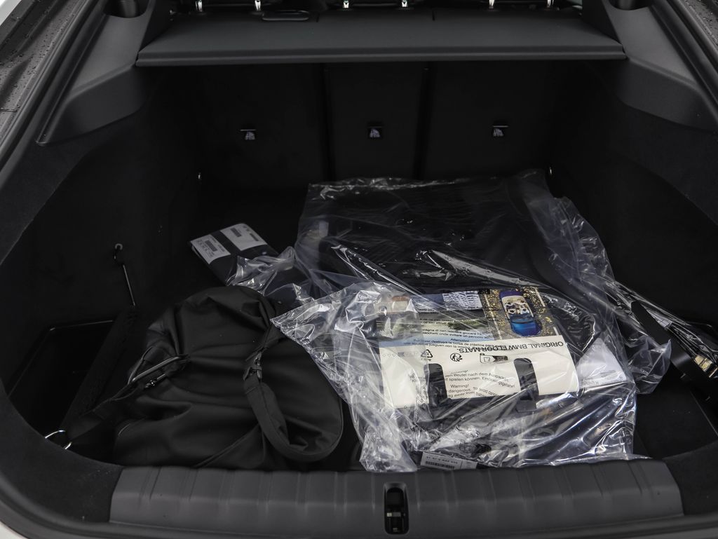 Thumbnail: 2025 BMW i4 - 22